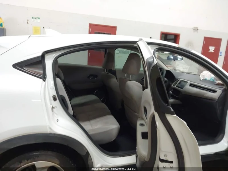 Honda Hr-v 1.8L I-4 VVT, 141HP Front Wheel Drive, снимка 13 - Автомобили и джипове - 53178524