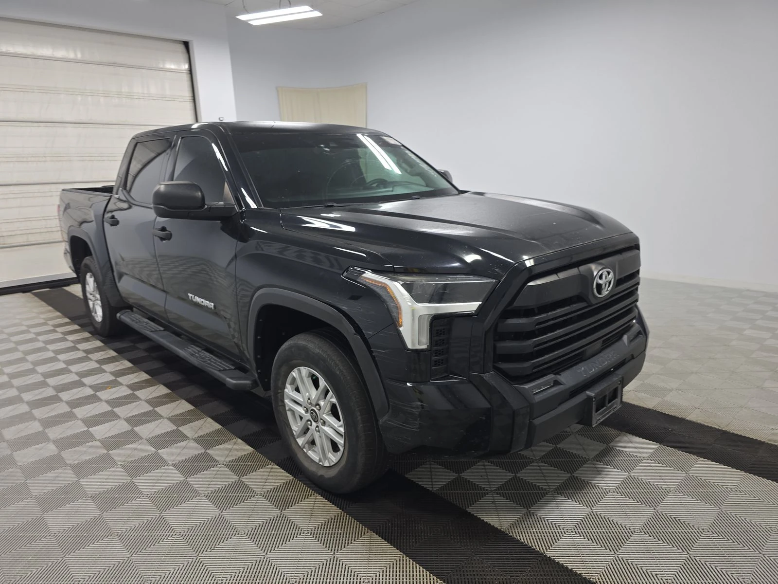 Toyota Tundra SR5 Crew Cab Short Bed - изображение 3