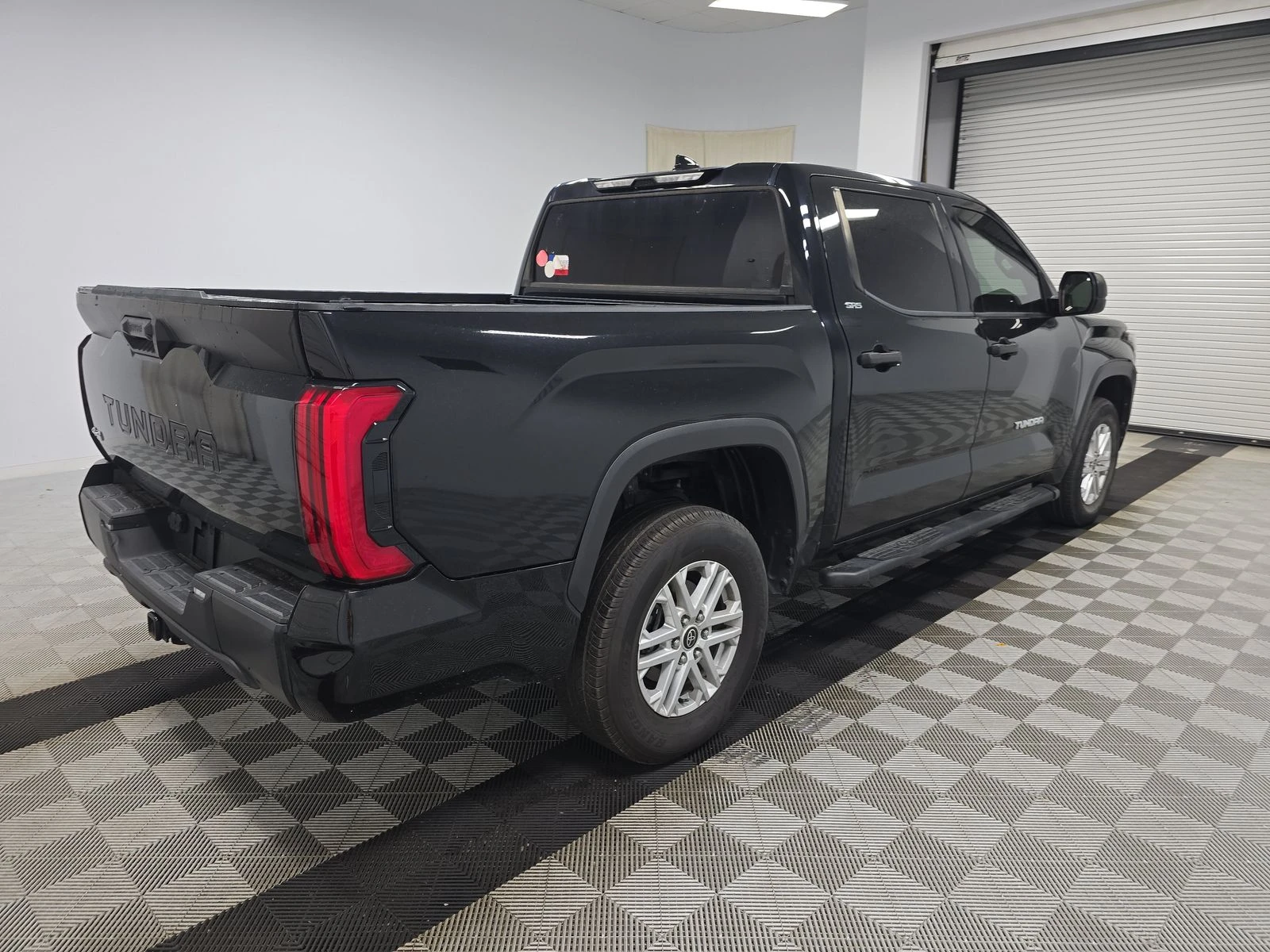 Toyota Tundra SR5 Crew Cab Short Bed - изображение 4