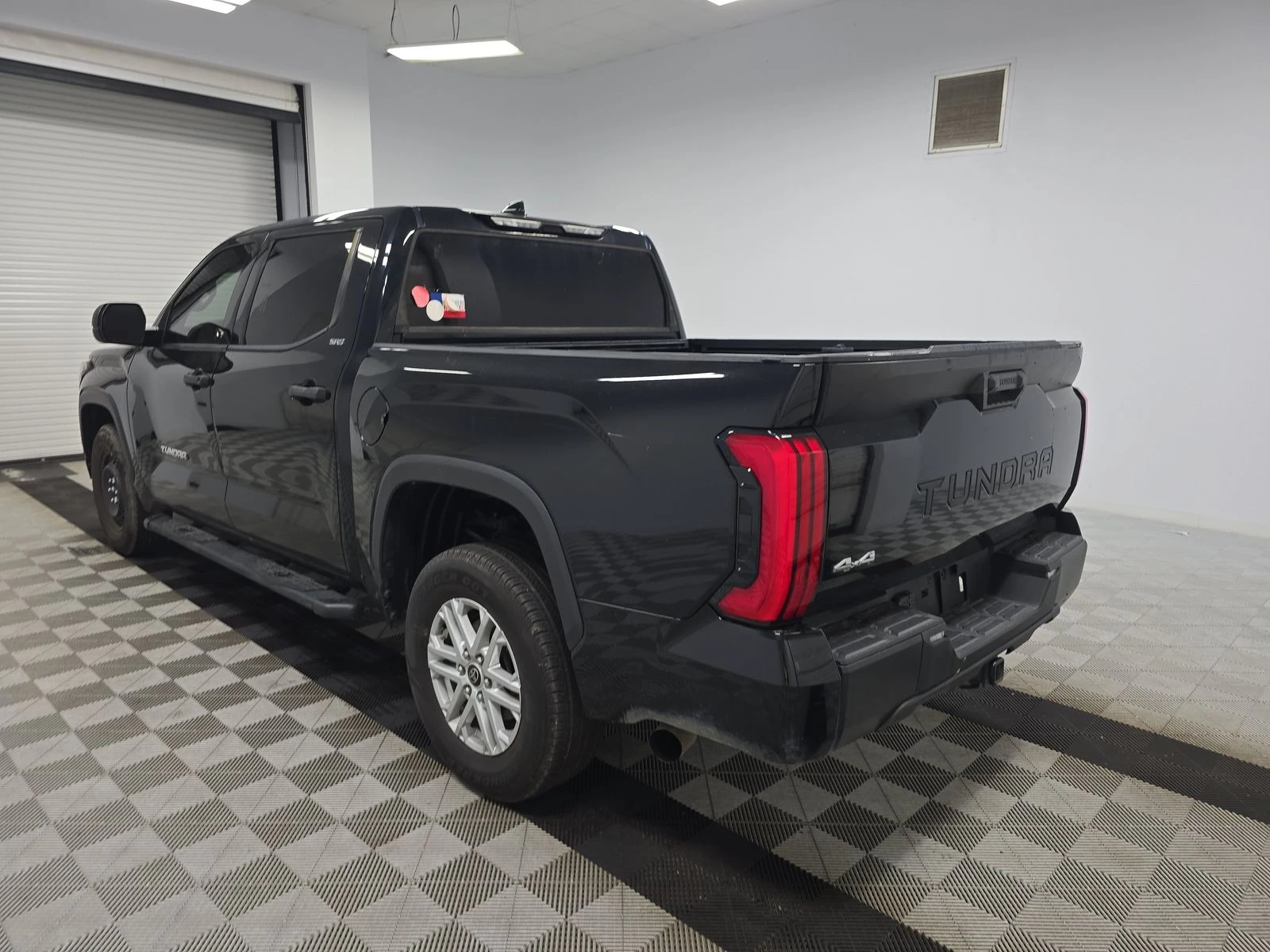 Toyota Tundra SR5 Crew Cab Short Bed - изображение 7