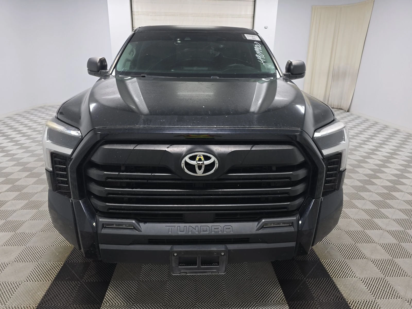 Toyota Tundra SR5 Crew Cab Short Bed - изображение 2