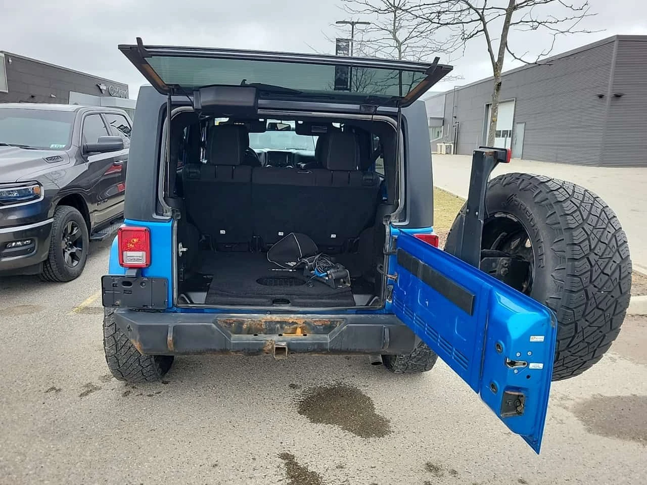 Jeep Wrangler * 4wd 4dr Sahara * CARFAX * БЕЗ ПЪРВОНАЧАЛНА ВНОСК, снимка 5 - Автомобили и джипове - 54450963