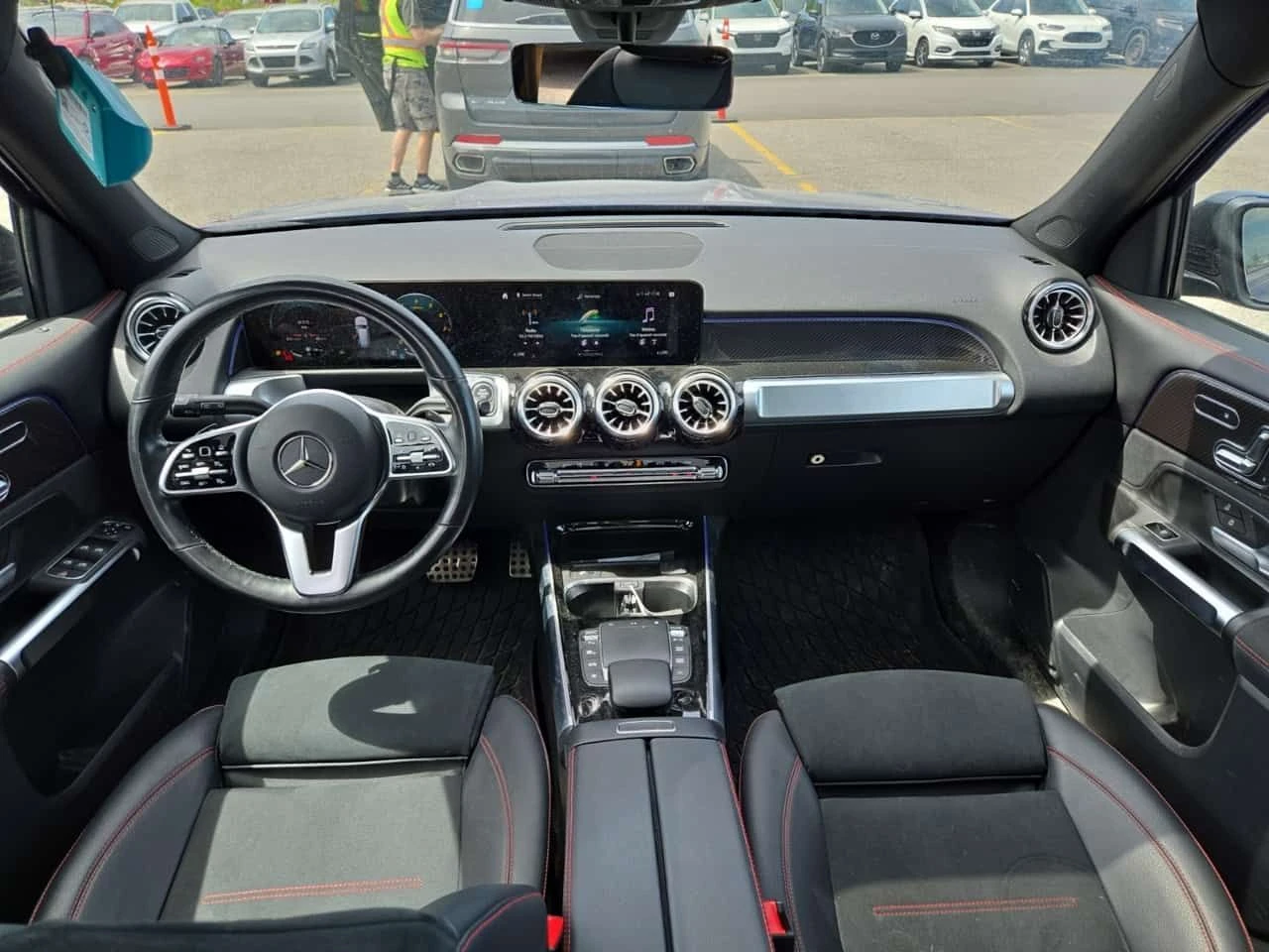 Mercedes-Benz GLB 250 ПОДГРЕВИ * ПАНО * KEYLESS, снимка 10 - Автомобили и джипове - 54847551