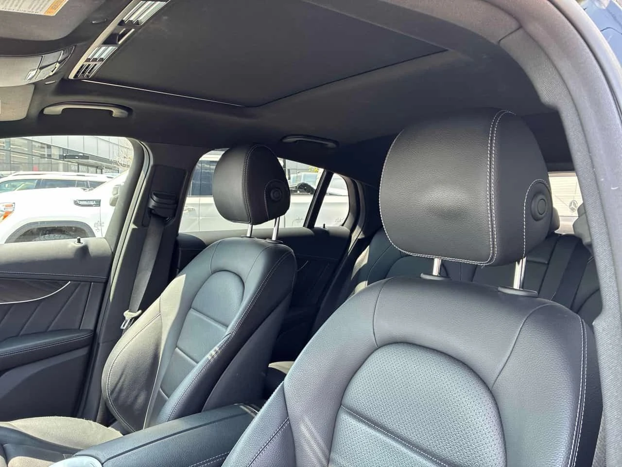 Mercedes-Benz GLC 300 4MATIC * CARFAX * ОПЦИЯ ЗА ФИНАНСИРАНЕ, снимка 11 - Автомобили и джипове - 55246317