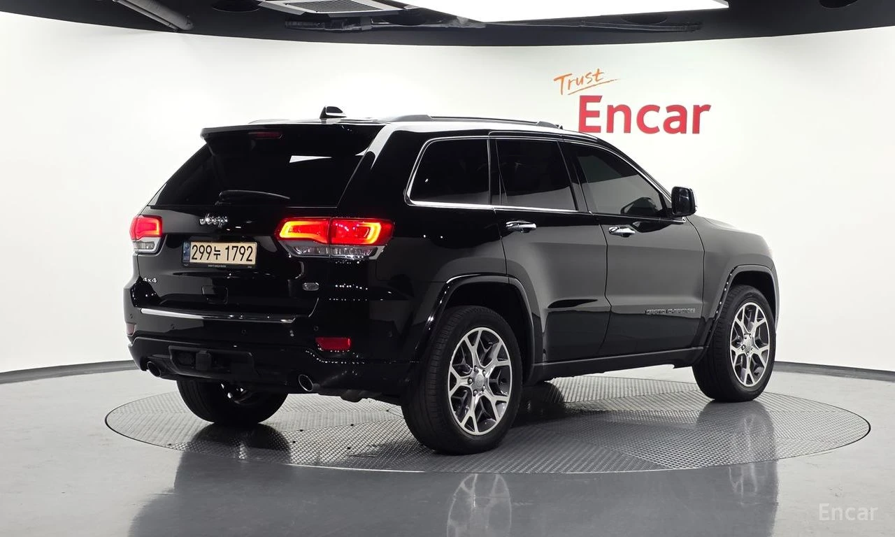Jeep Grand cherokee 3.6* V6* 8ZF* OVERLAND* ДИСТРОНИК* ОБДУХВАНЕ* КАМЕ, снимка 2 - Автомобили и джипове - 55247659