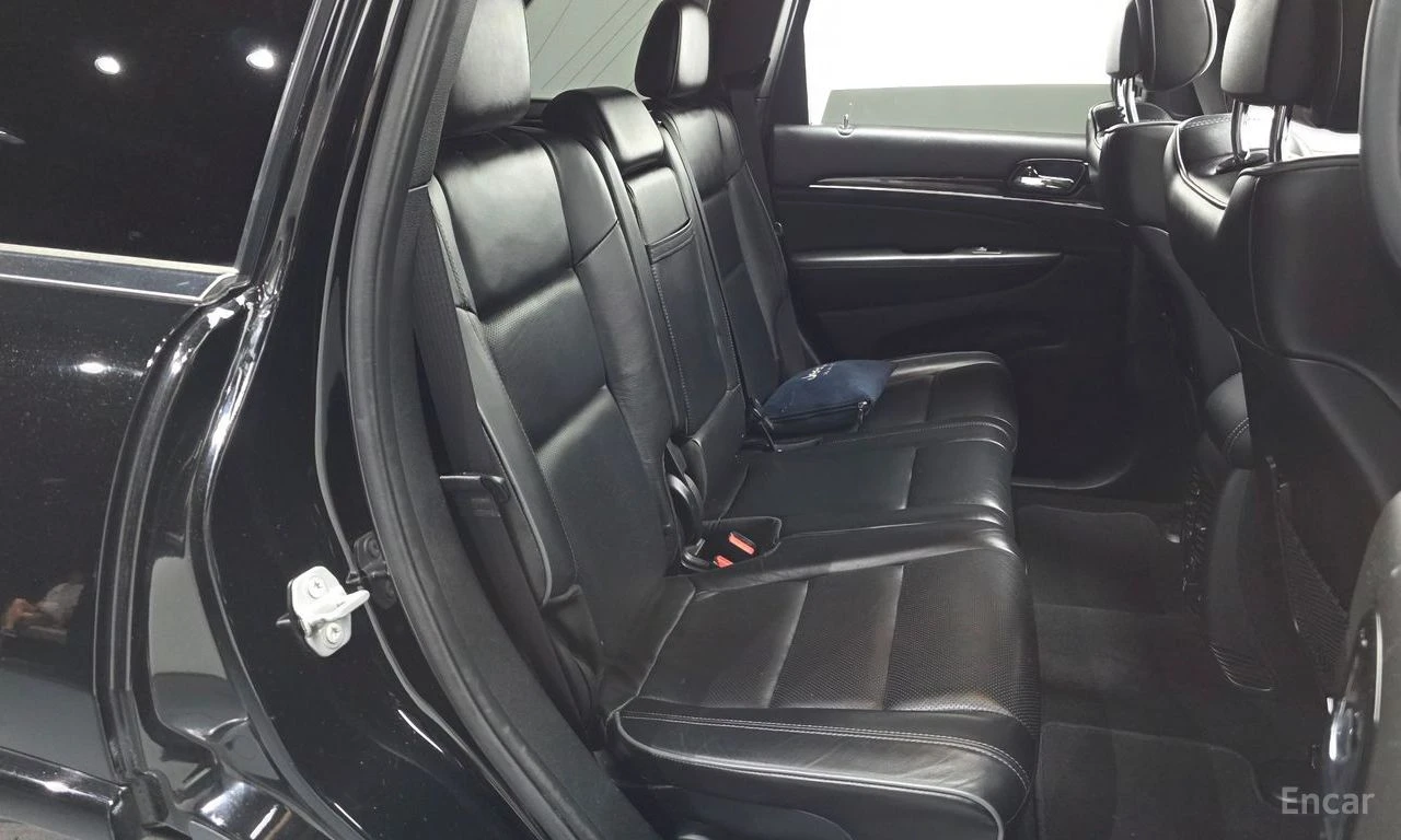 Jeep Grand cherokee 3.6* V6* 8ZF* OVERLAND* ДИСТРОНИК* ОБДУХВАНЕ* КАМЕ, снимка 13 - Автомобили и джипове - 55247659