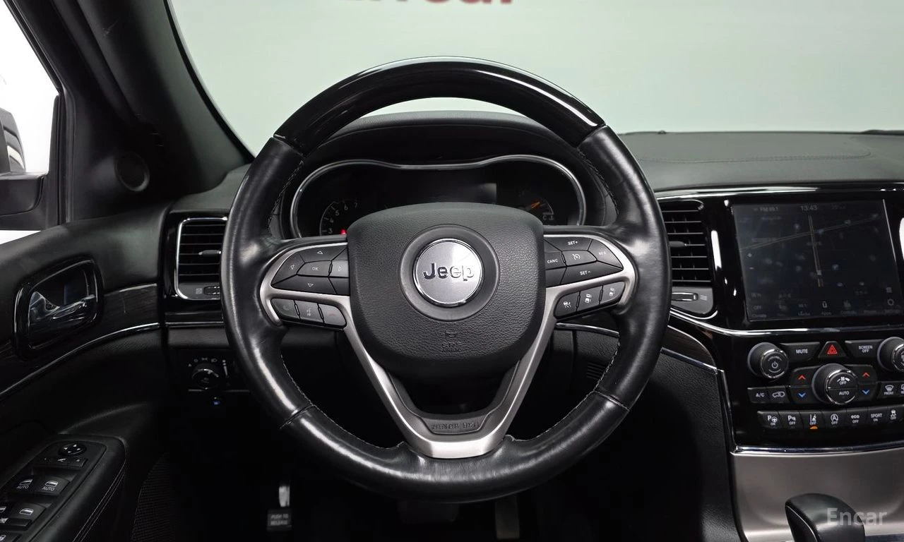 Jeep Grand cherokee 3.6* V6* 8ZF* OVERLAND* ДИСТРОНИК* ОБДУХВАНЕ* КАМЕ, снимка 7 - Автомобили и джипове - 55247659