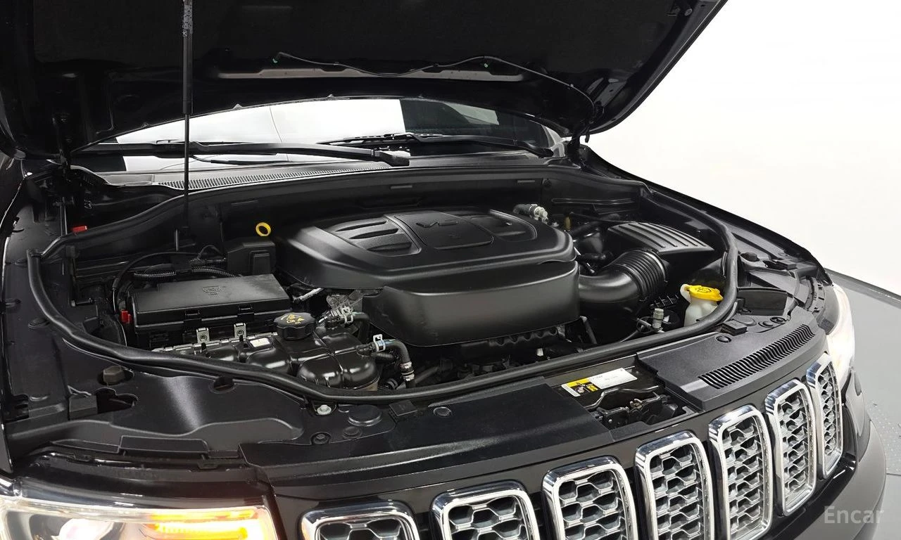 Jeep Grand cherokee 3.6* V6* 8ZF* OVERLAND* ДИСТРОНИК* ОБДУХВАНЕ* КАМЕ, снимка 17 - Автомобили и джипове - 55247659