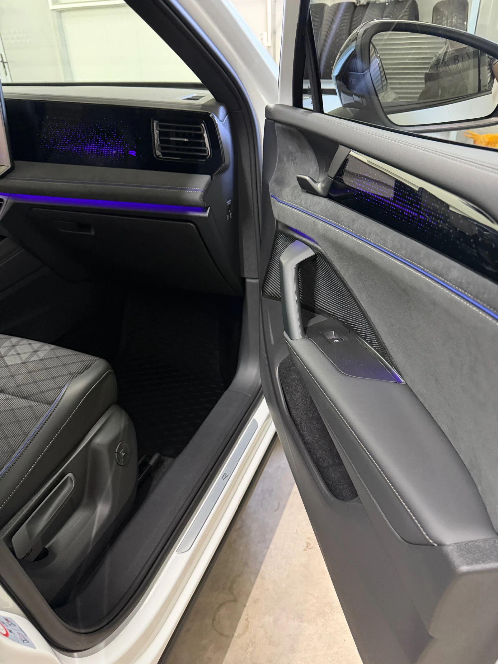 VW Tiguan R-line Plus, снимка 13 - Автомобили и джипове - 55309144