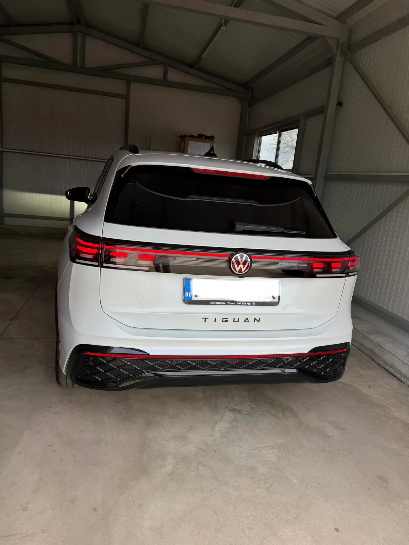 VW Tiguan, снимка 2 - Автомобили и джипове - 55309144