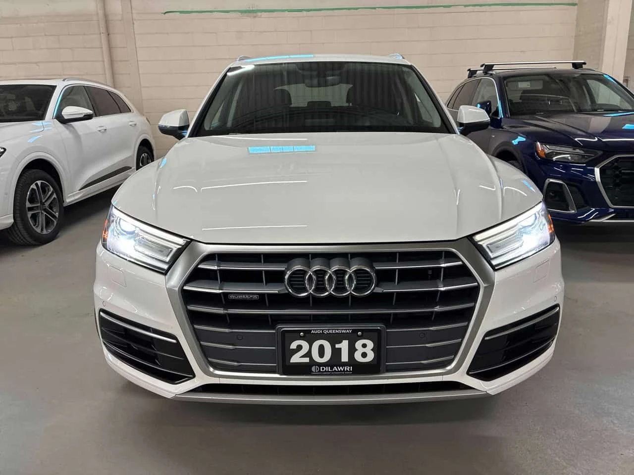 Audi Q5 * Komfort * АВТОКРЕДИТ * ПРЕДСТАВИТЕЛСТВО, снимка 2 - Автомобили и джипове - 55523448