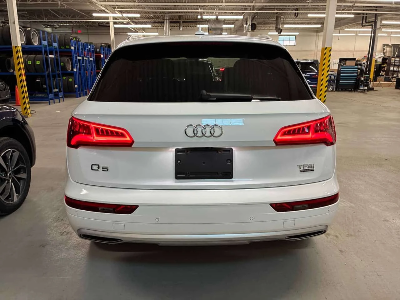 Audi Q5 * Komfort * АВТОКРЕДИТ * ПРЕДСТАВИТЕЛСТВО, снимка 5 - Автомобили и джипове - 55523448