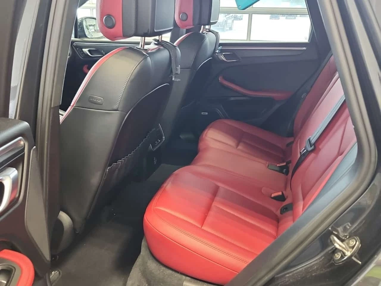 Porsche Macan * AWD* CARFAX* АВТОКРЕДИТ БЕЗ ПЪРВОНАЧАЛНА ВНОСКА*, снимка 12 - Автомобили и джипове - 55787700