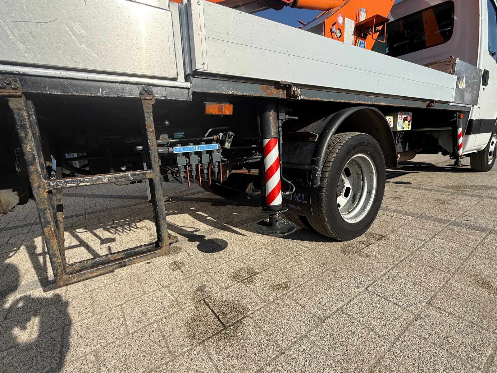 Iveco Daily 35C13 до 3.5т. Автовишка , снимка 14 - Бусове и автобуси - 53771329