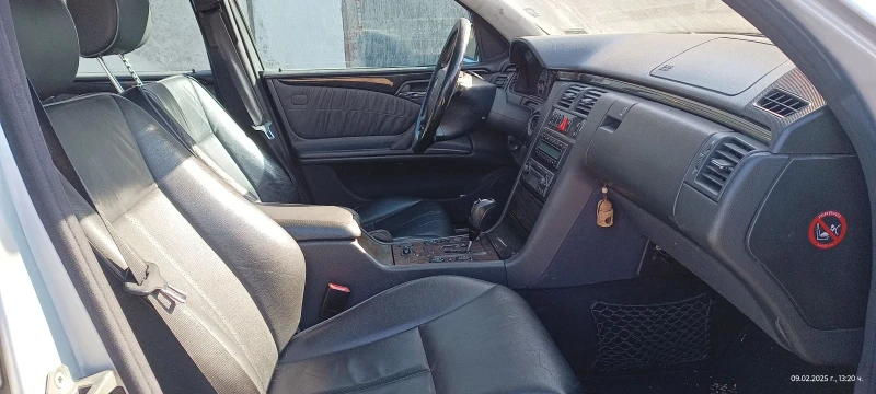 Mercedes-Benz E 320 Авангард, снимка 5 - Автомобили и джипове - 48446936