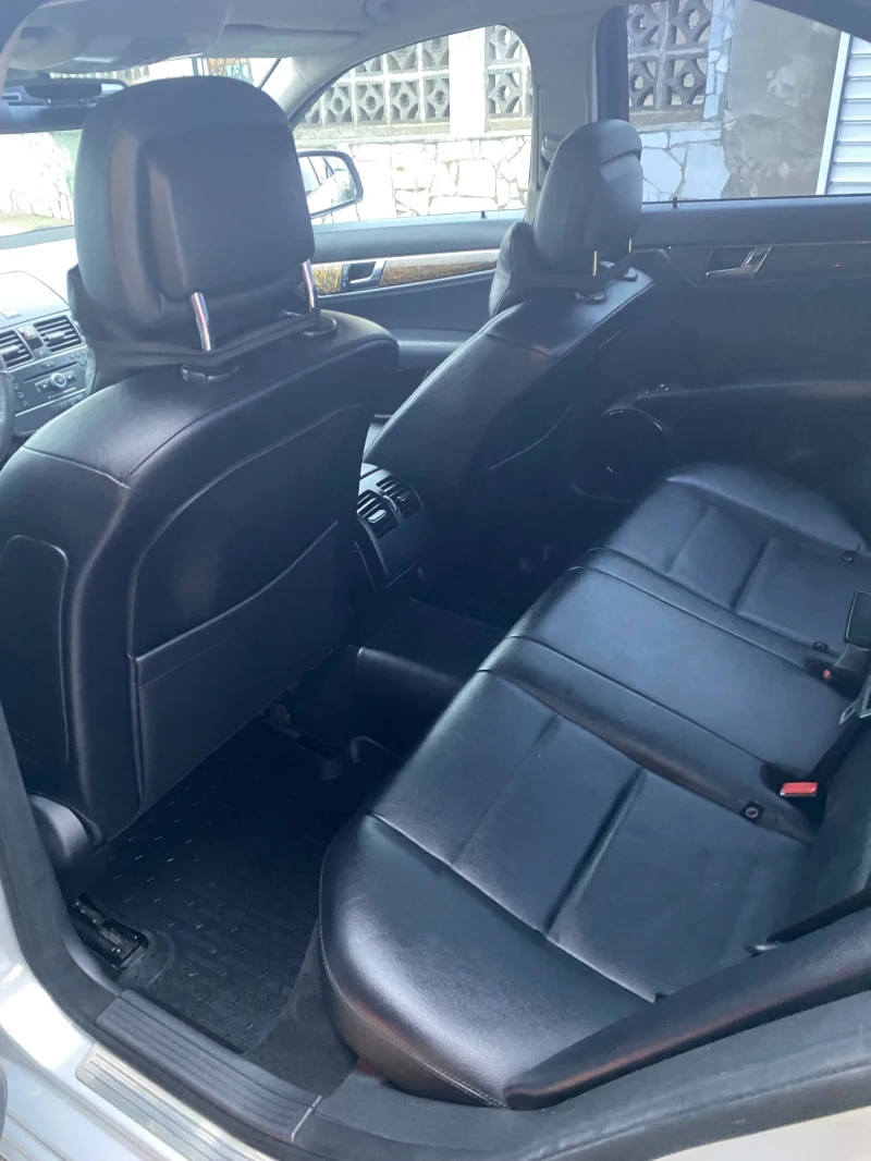 Mercedes-Benz C 220, снимка 11 - Автомобили и джипове - 52673084