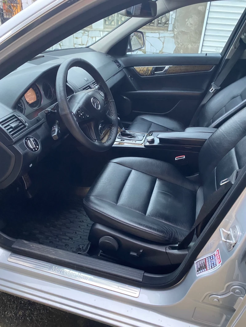 Mercedes-Benz C 220, снимка 12 - Автомобили и джипове - 52673084