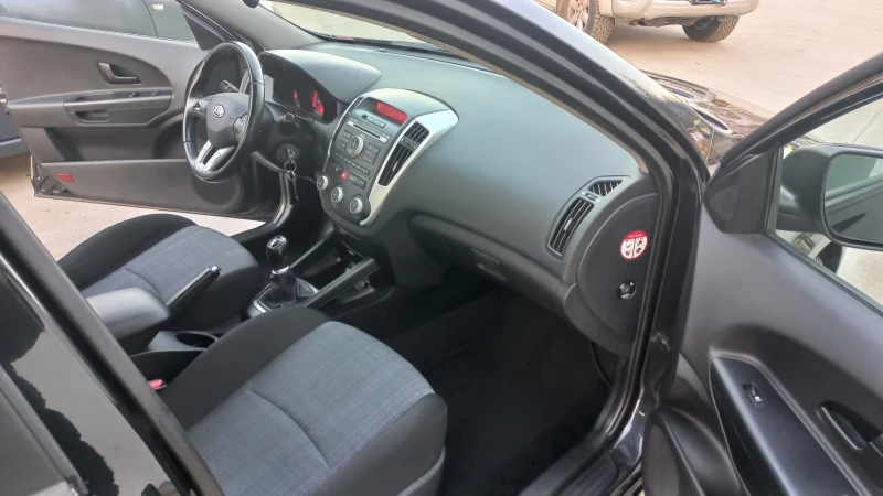 Kia Ceed, снимка 8 - Автомобили и джипове - 52867746