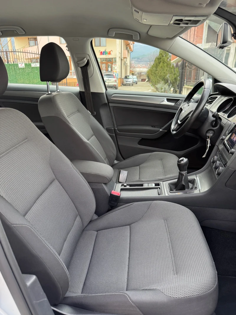 VW Golf 1.6, снимка 11 - Автомобили и джипове - 53038254