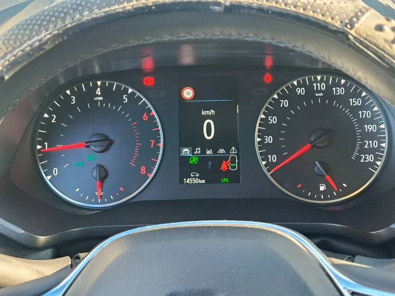 Renault Captur SUV , снимка 10 - Автомобили и джипове - 53133581