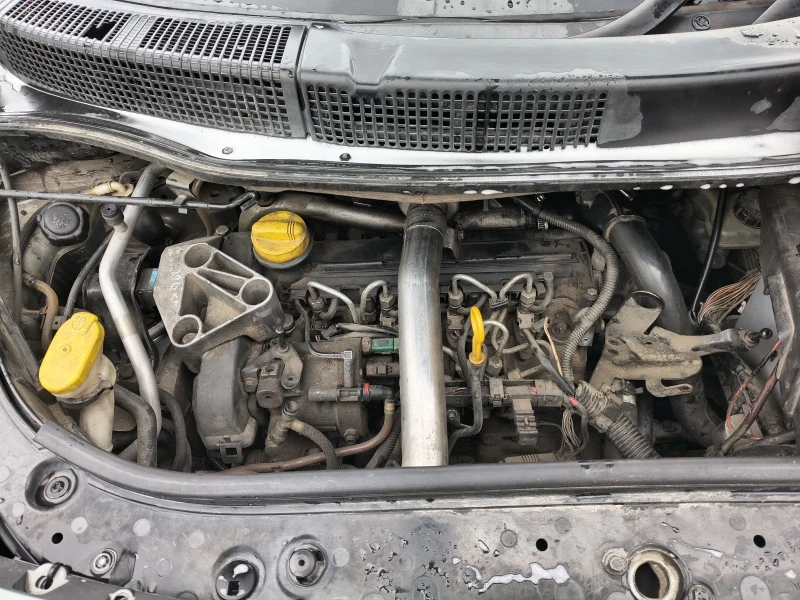 Renault Scenic 1.5 dci 101, снимка 10 - Автомобили и джипове - 53477010
