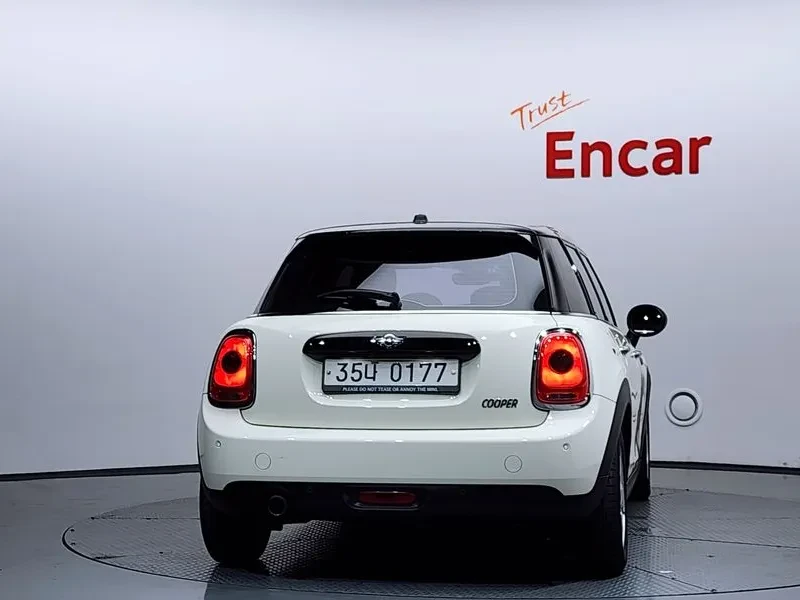 Mini Cooper 5-Door Basic Model 3Rd Generation, снимка 4 - Автомобили и джипове - 55948557