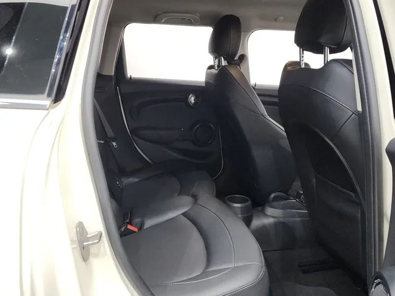 Mini Cooper 5-Door Basic Model 3Rd Generation, снимка 11 - Автомобили и джипове - 55948557