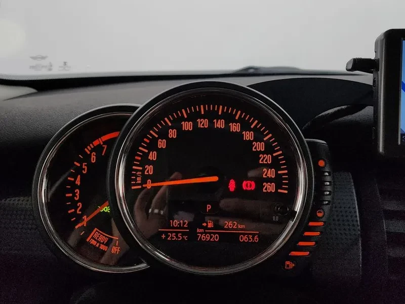 Mini Cooper 5-Door Basic Model 3Rd Generation, снимка 8 - Автомобили и джипове - 55948557