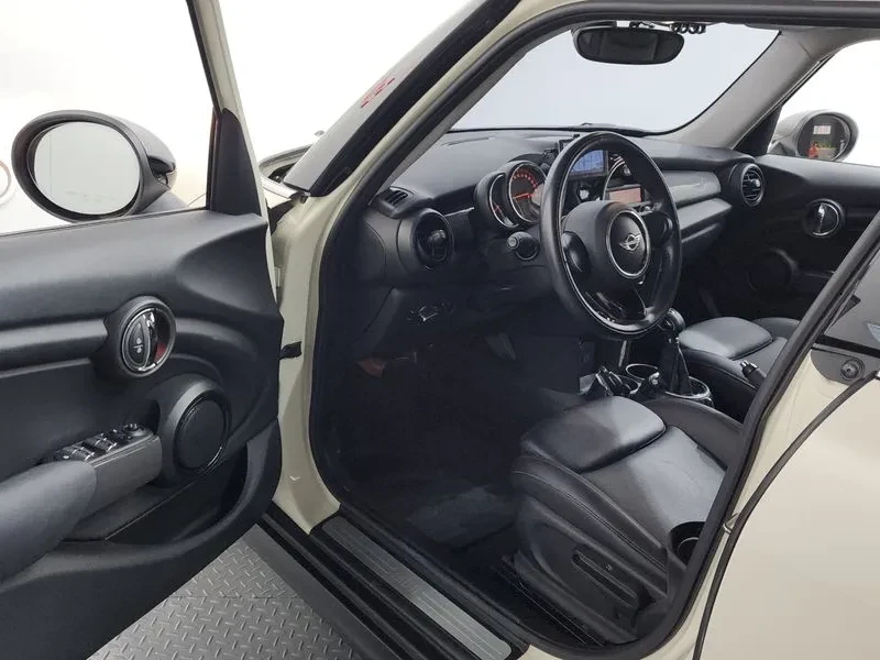 Mini Cooper 5-Door Basic Model 3Rd Generation, снимка 10 - Автомобили и джипове - 55948557