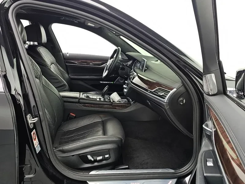 BMW 750 Li xDrive Luxury, снимка 11 - Автомобили и джипове - 56162548