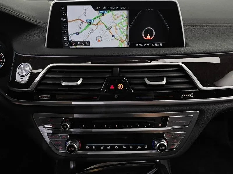 BMW 750 Li xDrive Luxury, снимка 14 - Автомобили и джипове - 56162548
