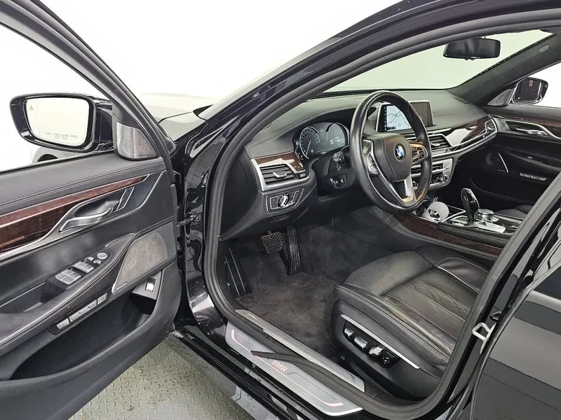 BMW 750 Li xDrive Luxury, снимка 10 - Автомобили и джипове - 56162548