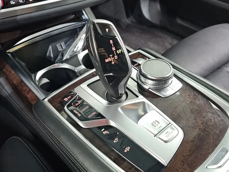 BMW 750 Li xDrive Luxury, снимка 9 - Автомобили и джипове - 56162548