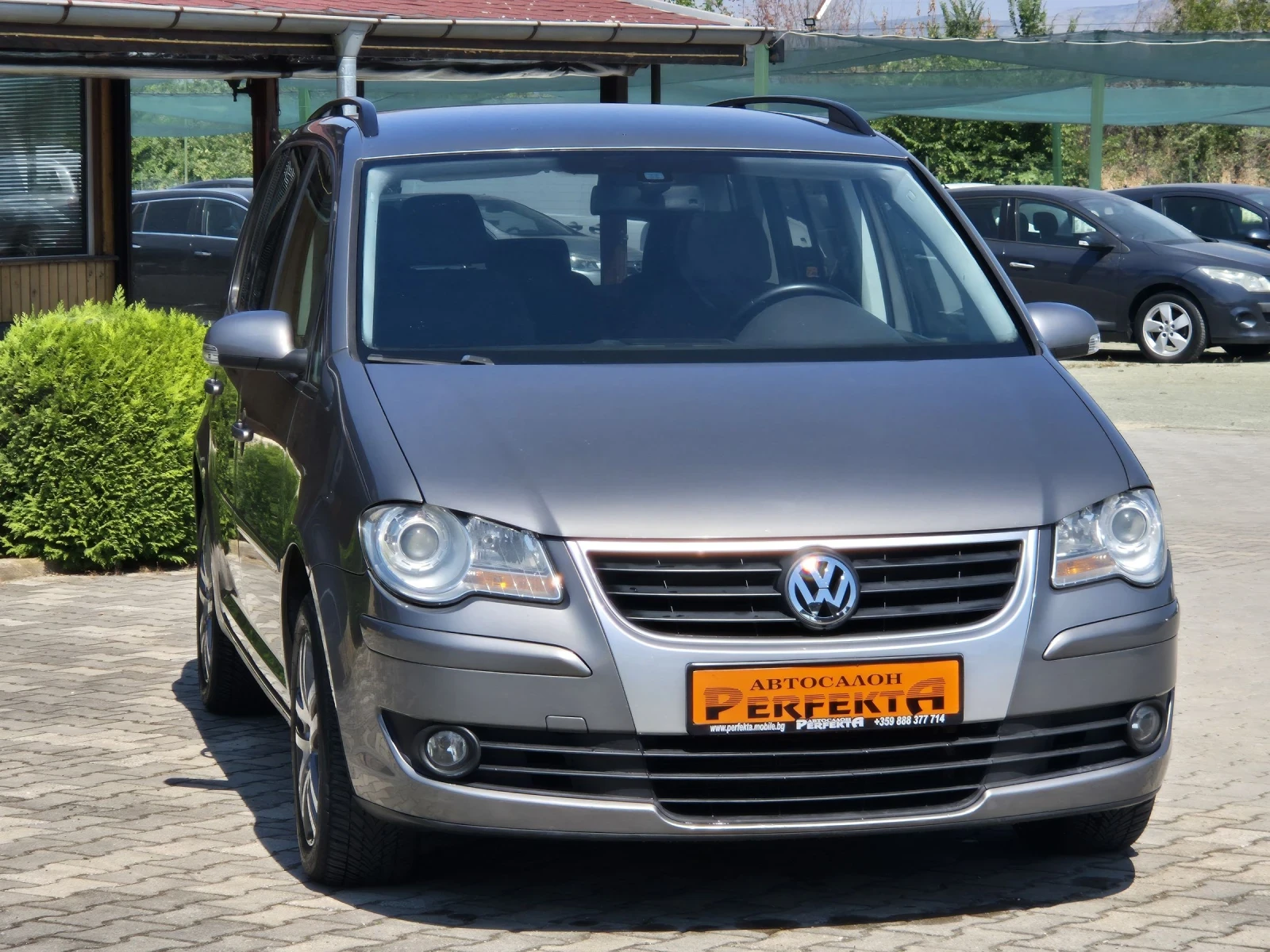 VW Touran 2.0 TDI BMM 140к.с Автомат - изображение 4