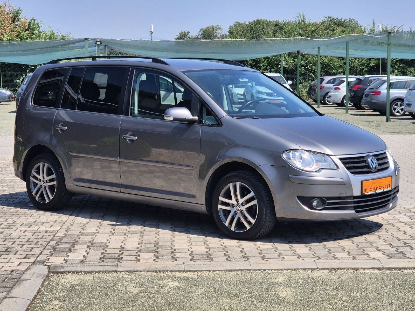 VW Touran 2.0 TDI BMM 140к.с Автомат - изображение 6