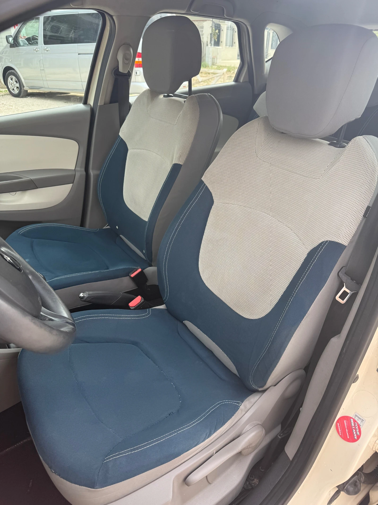 Renault Captur 0.9TCe Turbo / Регистриран / 2 комплекта гуми - изображение 8