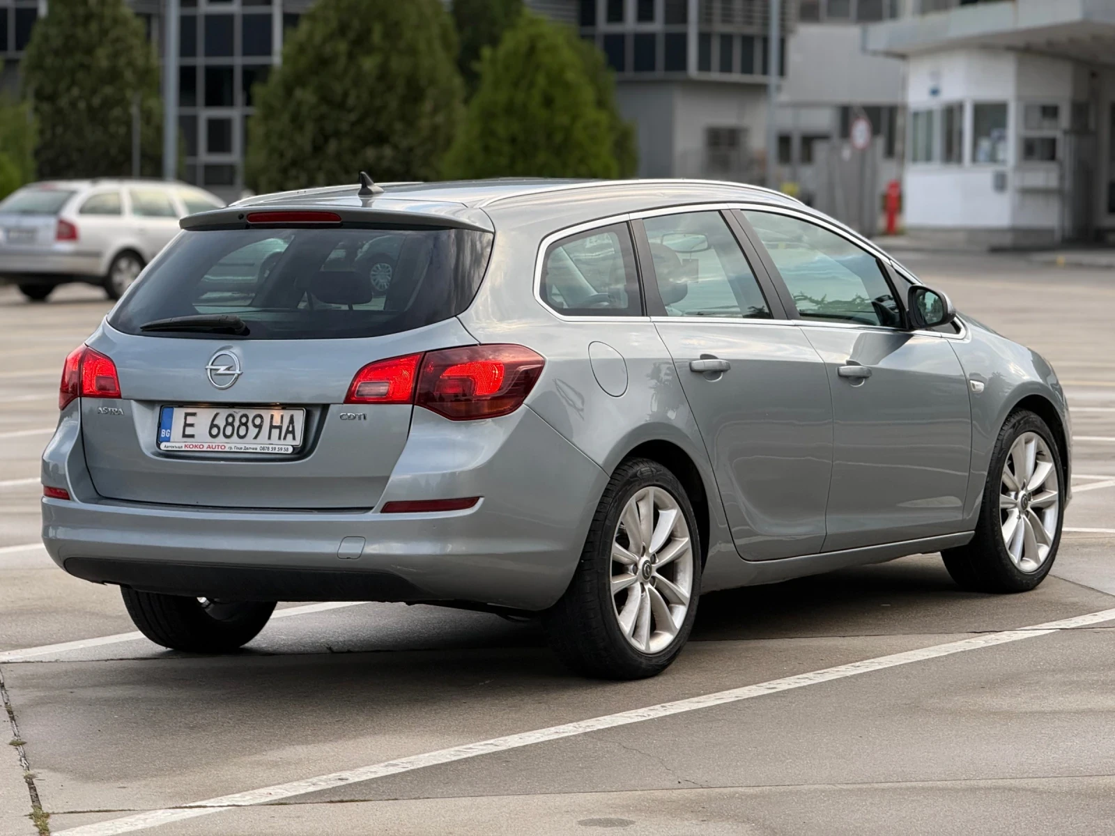Opel Astra J Sport tourer  - изображение 5