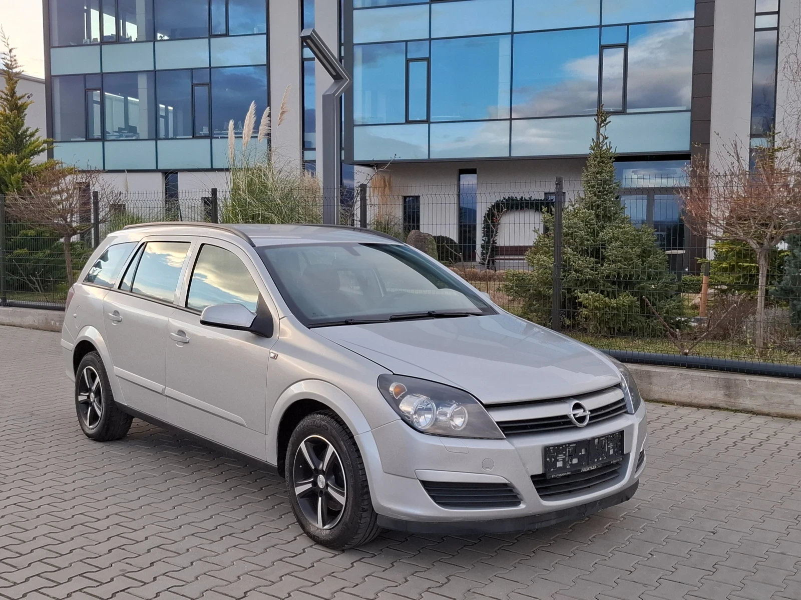 Opel Astra 1.4i* (90��)* * FACELIFT* * ��� ����* *  | Mobile.bg � ����������� 3