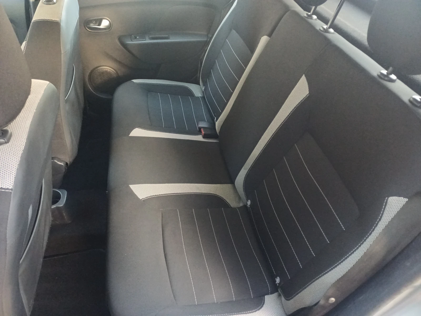 Dacia Sandero 1.5dci STEPWAY, снимка 7 - Автомобили и джипове - 54201174