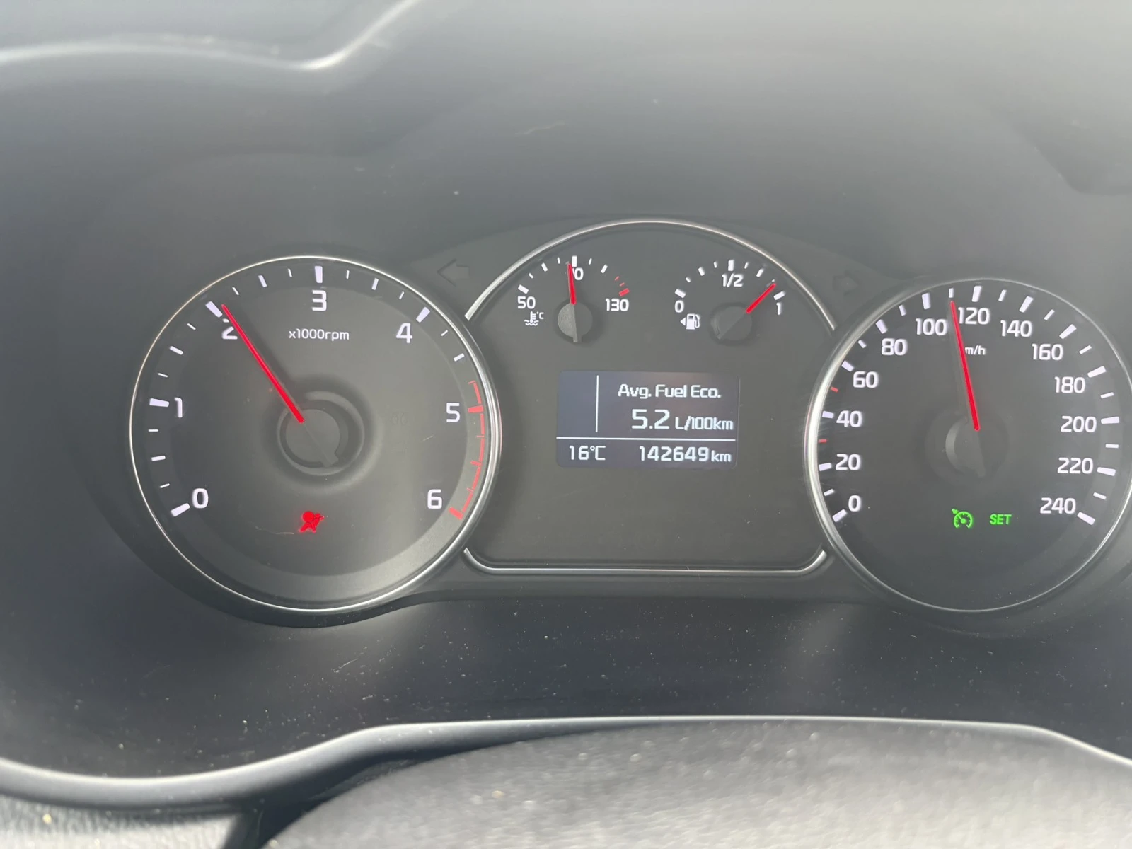 Kia Carens 2018* FACELIFT* РАЗХОД 5.2/100, снимка 6 - Автомобили и джипове - 54735179