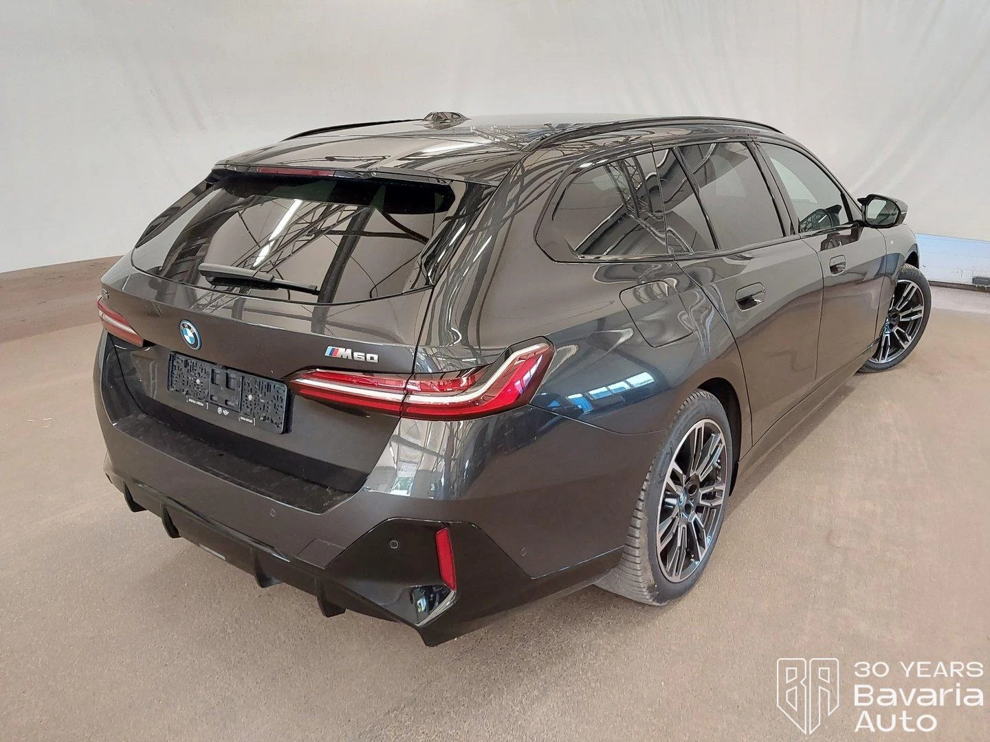 BMW i5 M60 xDrive Touring M Sport PRO, снимка 3 - Автомобили и джипове - 56131527