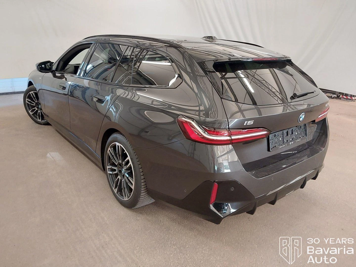 BMW i5 M60 xDrive Touring M Sport PRO, снимка 2 - Автомобили и джипове - 56131527
