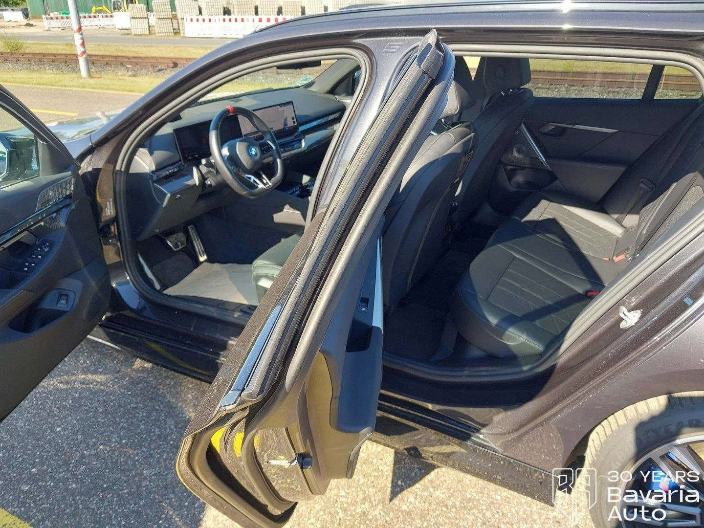 BMW i5 M60 xDrive Touring M Sport PRO, снимка 5 - Автомобили и джипове - 56131527