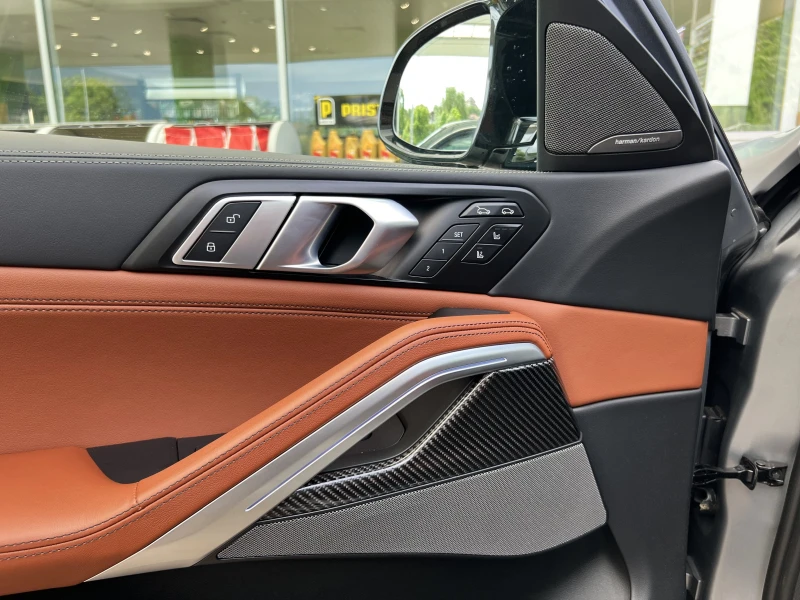 BMW X6 M60i/FACELIFT/CARBON/EXCLUSIV/H&K/PANO/HEAD UP/360, снимка 8 - Автомобили и джипове - 50607083