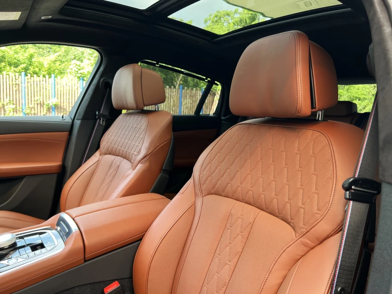 BMW X6 M60i/FACELIFT/CARBON/EXCLUSIV/H&K/PANO/HEAD UP/360, снимка 9 - Автомобили и джипове - 50607083