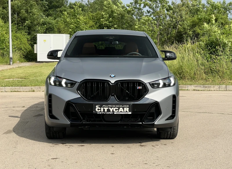BMW X6 M60i/FACELIFT/CARBON/EXCLUSIV/H&K/PANO/HEAD UP/360, снимка 2 - Автомобили и джипове - 50607083
