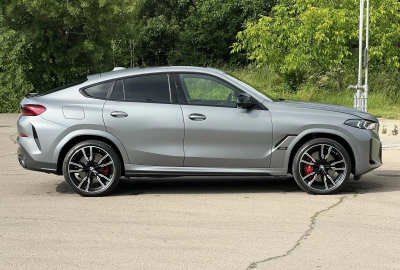 BMW X6 M60i/FACELIFT/CARBON/EXCLUSIV/H&K/PANO/HEAD UP/360, снимка 7 - Автомобили и джипове - 50607083