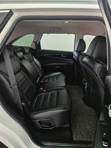 Kia Sorento Diesel 2.2 4WD| 200к.с.| ВКЛ.ТЕХНОТЕСТ, снимка 13 - Автомобили и джипове - 55664430