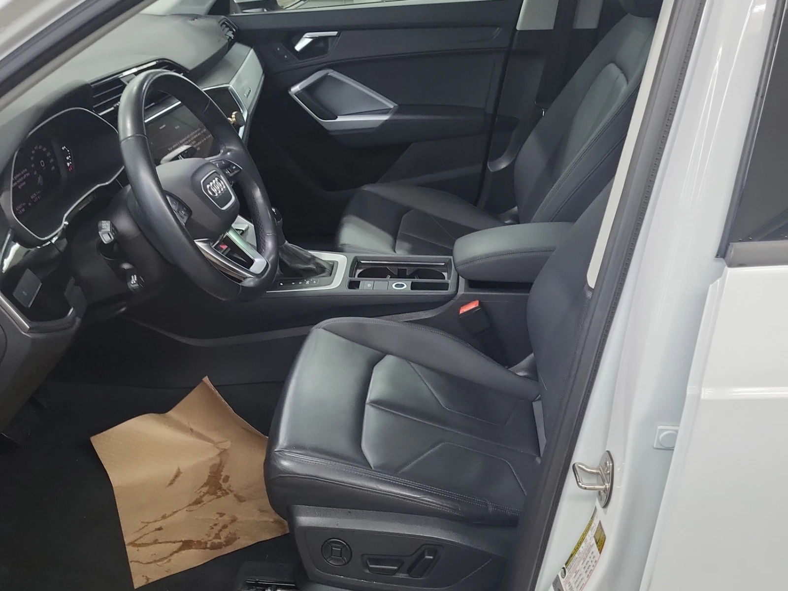Audi Q3 KOMFORT * CARFAX * АВТО КРЕДИТ * , снимка 9 - Автомобили и джипове - 54755907