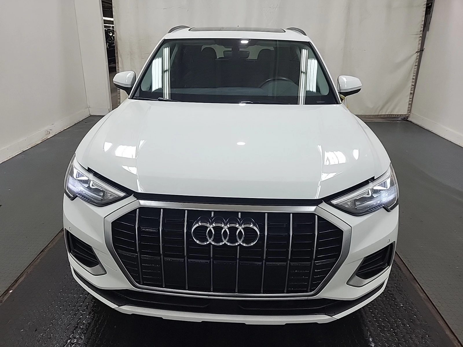 Audi Q3 KOMFORT * CARFAX * АВТО КРЕДИТ * , снимка 2 - Автомобили и джипове - 54755907